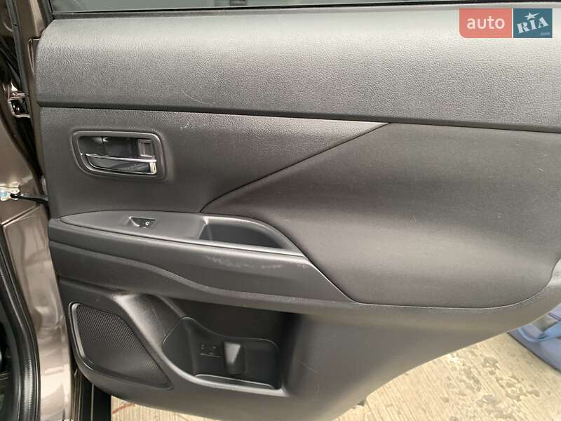 Внедорожник / Кроссовер Mitsubishi Outlander 2018 в Киеве фото 114 Внедорожник / Кроссовер Mitsubishi Outlander 2018 в Киеве