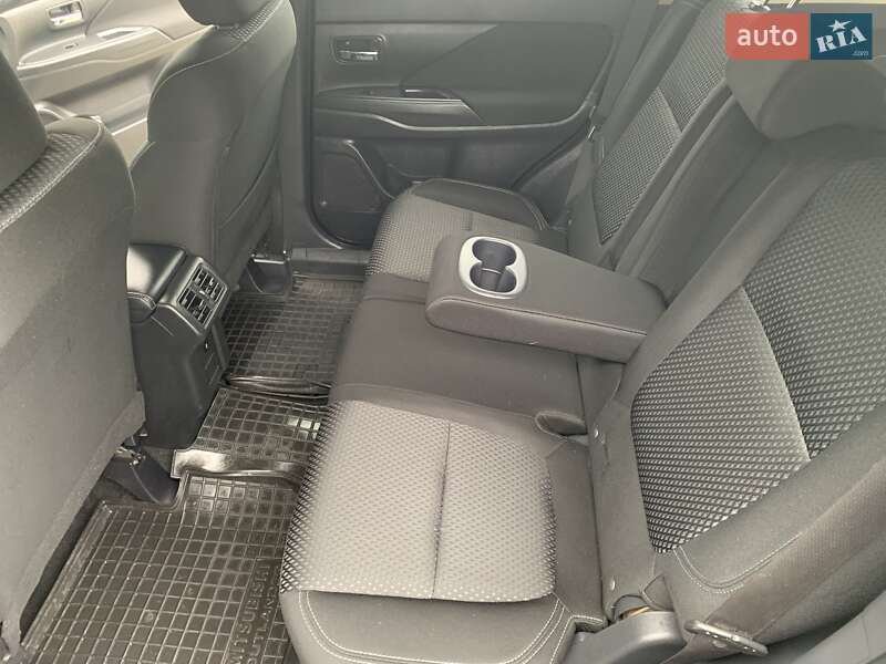 Внедорожник / Кроссовер Mitsubishi Outlander 2018 в Киеве фото 119 Внедорожник / Кроссовер Mitsubishi Outlander 2018 в Киеве