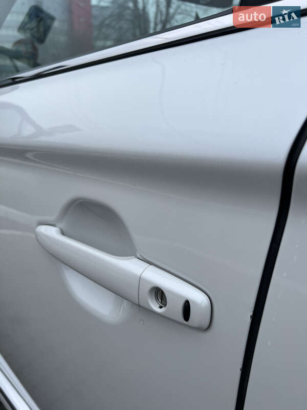 Позашляховик / Кросовер Mitsubishi Outlander 2018 в Харкові