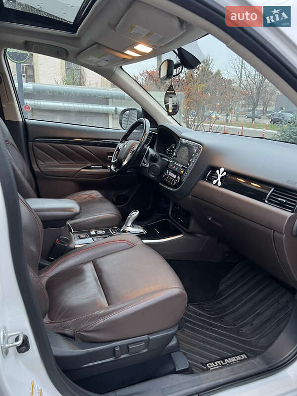 Позашляховик / Кросовер Mitsubishi Outlander 2018 в Харкові