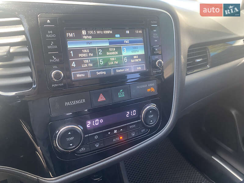 Внедорожник / Кроссовер Mitsubishi Outlander 2015 в Киеве