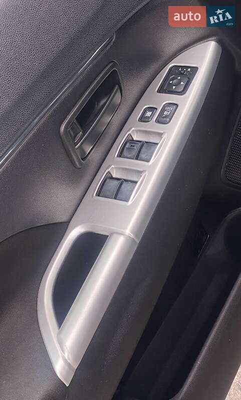 Внедорожник / Кроссовер Mitsubishi Outlander 2014 в Днепре фото 17 Внедорожник / Кроссовер Mitsubishi Outlander 2014 в Днепре