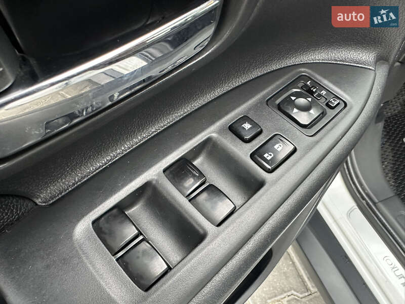 Внедорожник / Кроссовер Mitsubishi Outlander 2013 в Николаеве