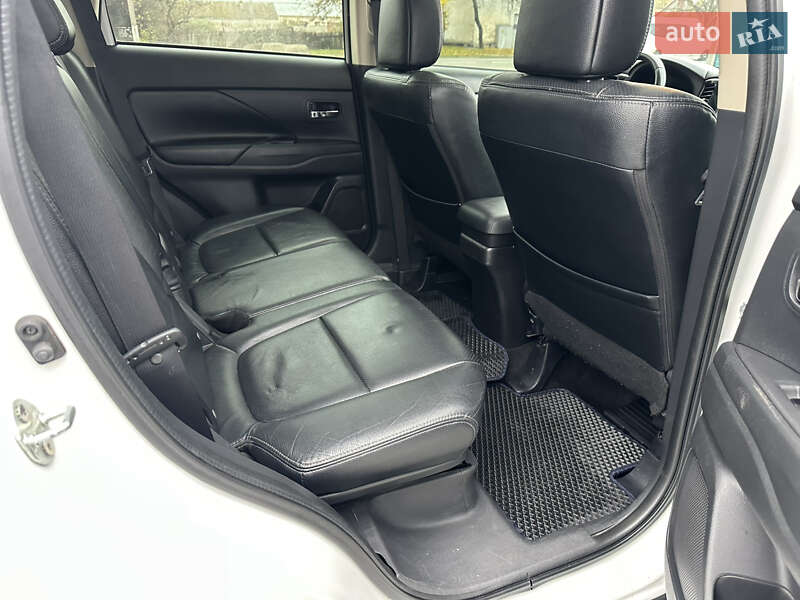 Внедорожник / Кроссовер Mitsubishi Outlander 2013 в Николаеве