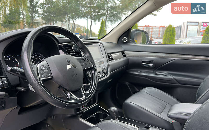 Позашляховик / Кросовер Mitsubishi Outlander 2018 в Львові фото 10 Позашляховик / Кросовер Mitsubishi Outlander 2018 в Львові