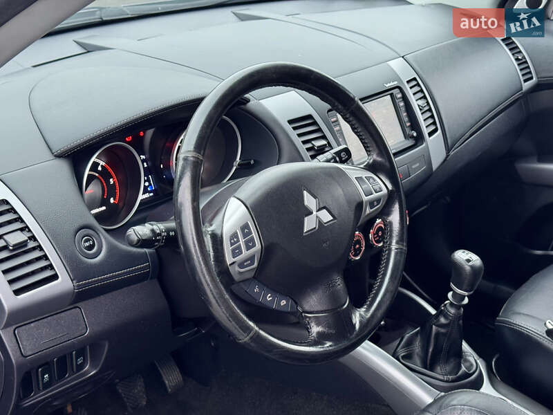Внедорожник / Кроссовер Mitsubishi Outlander 2011 в Полтаве