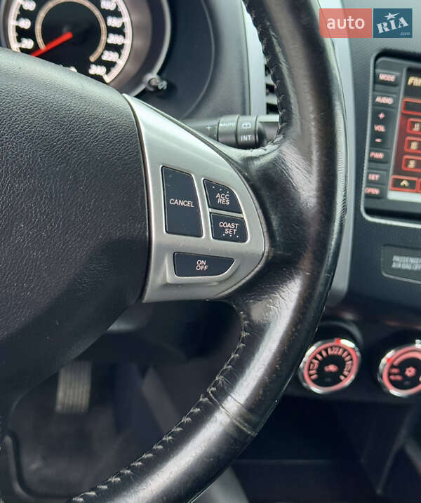 Внедорожник / Кроссовер Mitsubishi Outlander 2011 в Полтаве