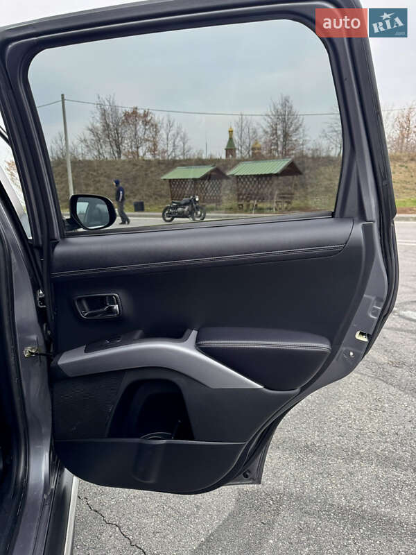 Внедорожник / Кроссовер Mitsubishi Outlander 2011 в Полтаве