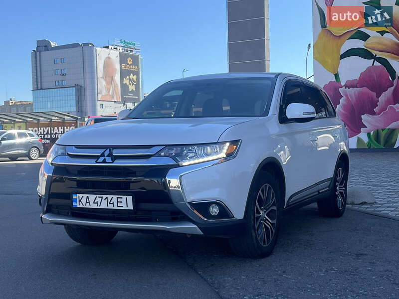 Внедорожник / Кроссовер Mitsubishi Outlander 2017 в Киеве