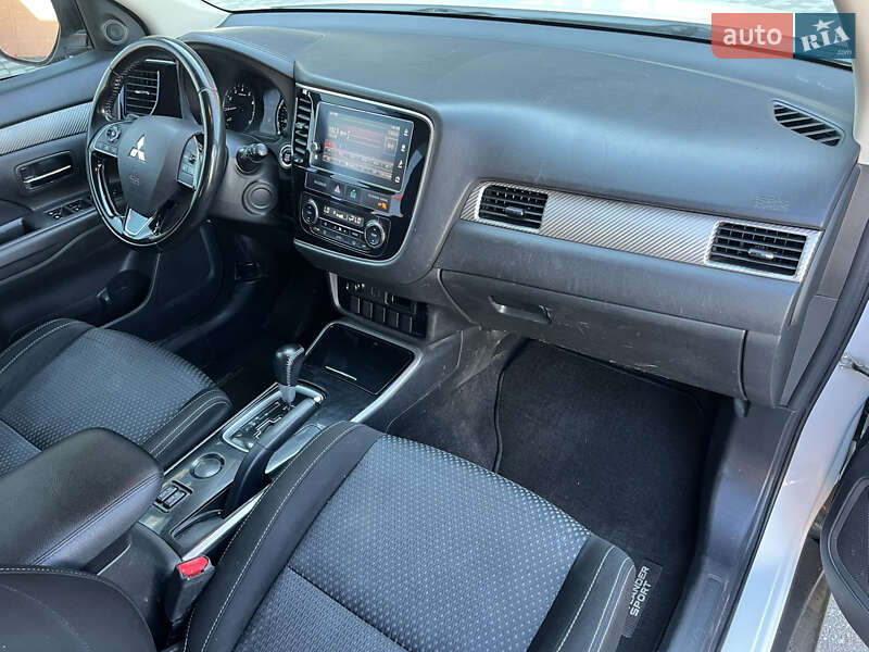 Внедорожник / Кроссовер Mitsubishi Outlander 2017 в Киеве