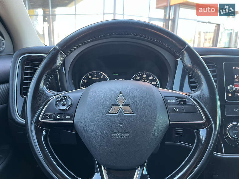 Внедорожник / Кроссовер Mitsubishi Outlander 2017 в Киеве