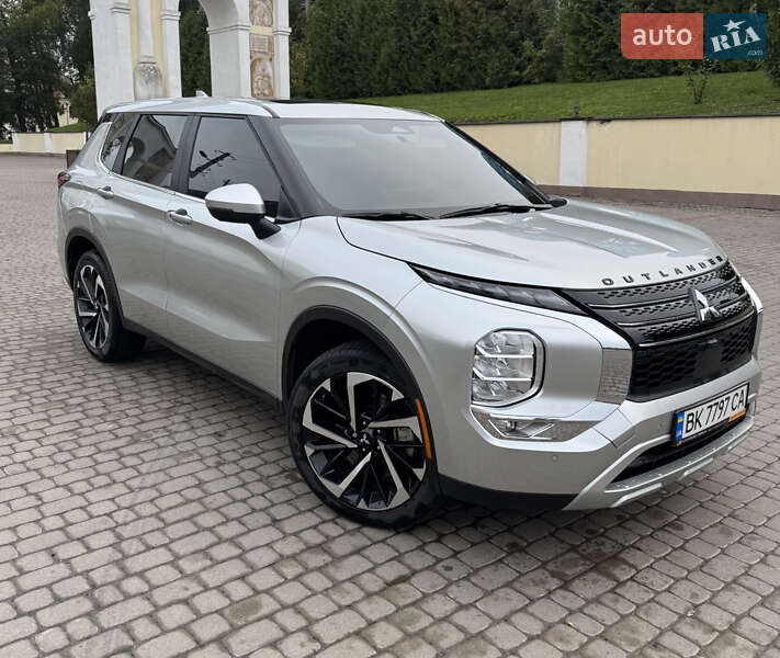 Позашляховик / Кросовер Mitsubishi Outlander 2024 в Рівному