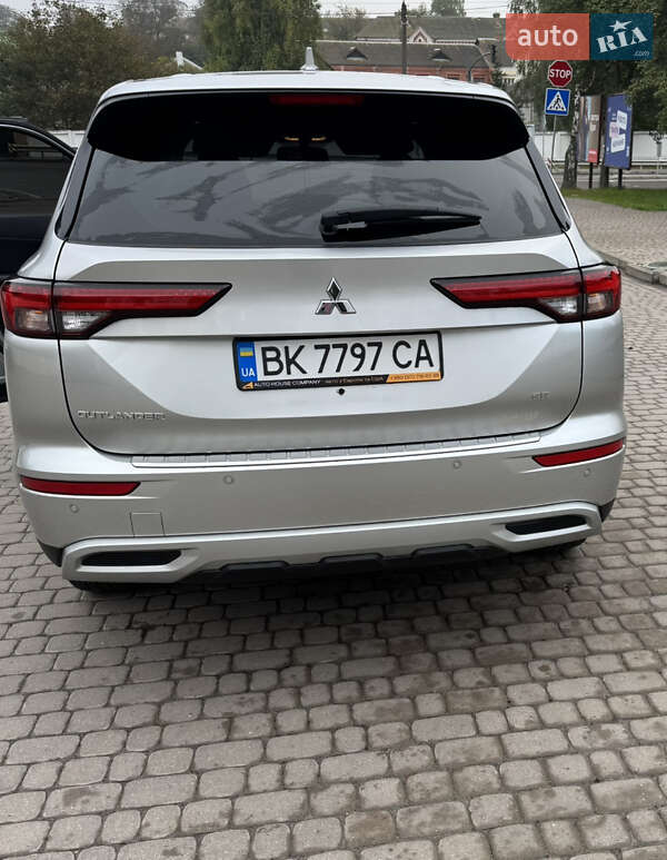 Позашляховик / Кросовер Mitsubishi Outlander 2024 в Рівному
