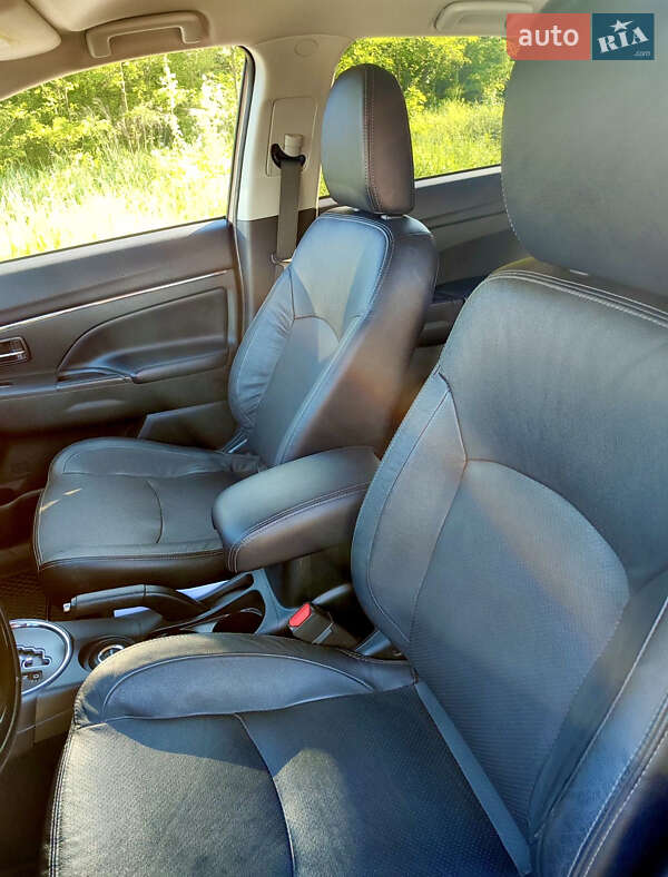 Позашляховик / Кросовер Mitsubishi Outlander 2016 в Лубнах