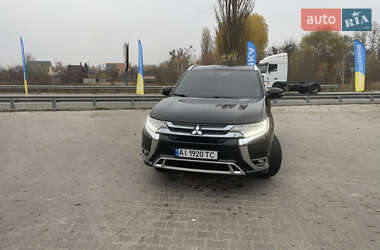 Внедорожник / Кроссовер Mitsubishi Outlander 2016 в Киеве