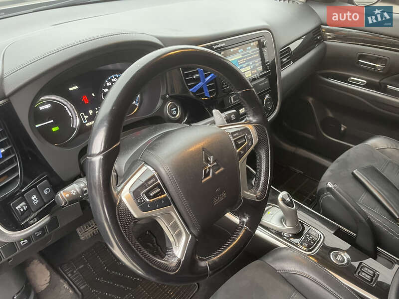 Позашляховик / Кросовер Mitsubishi Outlander 2016 в Києві фото 9 Позашляховик / Кросовер Mitsubishi Outlander 2016 в Києві