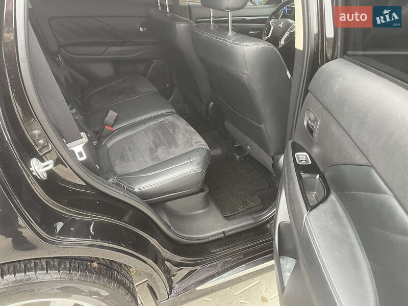 Позашляховик / Кросовер Mitsubishi Outlander 2016 в Києві фото 16 Позашляховик / Кросовер Mitsubishi Outlander 2016 в Києві