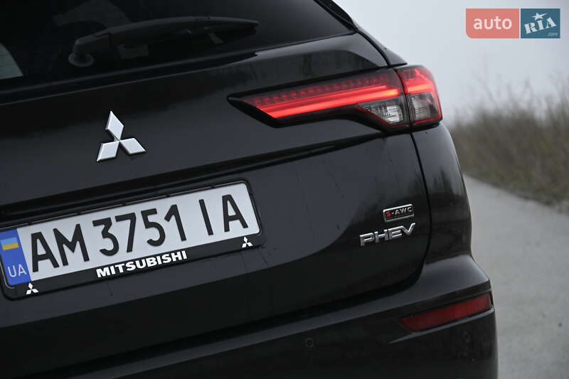 Позашляховик / Кросовер Mitsubishi Outlander 2023 в Бердичеві