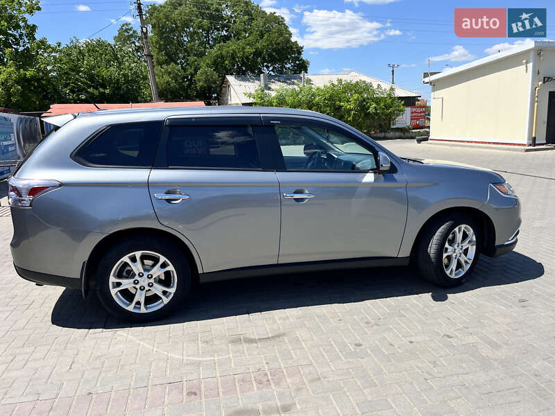Внедорожник / Кроссовер Mitsubishi Outlander 2013 в Одессе