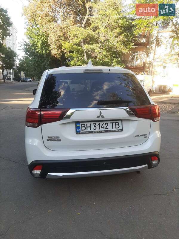 Внедорожник / Кроссовер Mitsubishi Outlander 2017 в Одессе