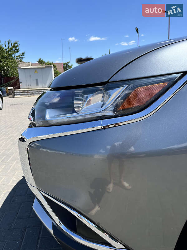 Внедорожник / Кроссовер Mitsubishi Outlander 2013 в Одессе