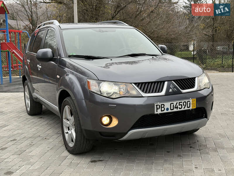 Внедорожник / Кроссовер Mitsubishi Outlander 2009 в Кременце