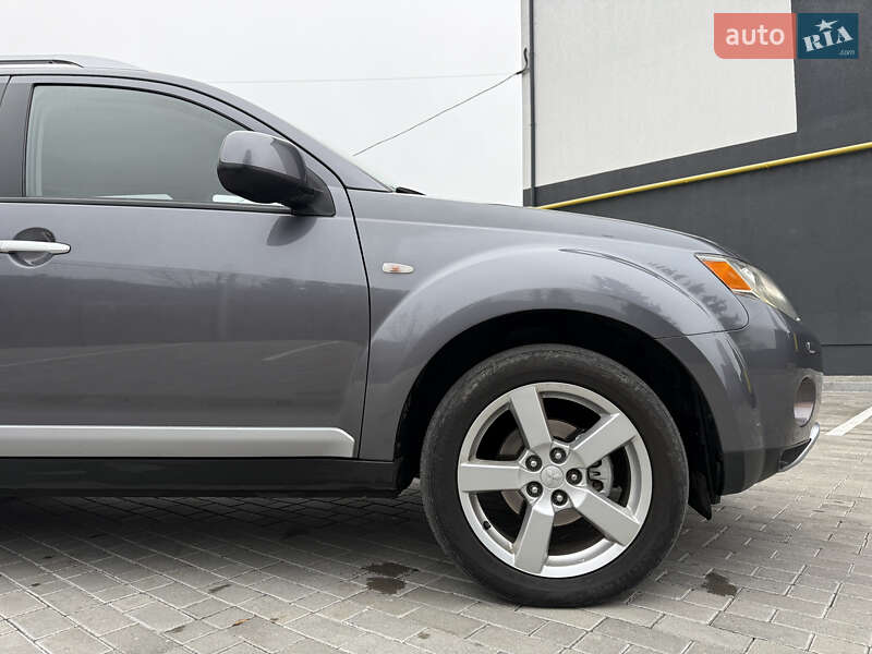 Внедорожник / Кроссовер Mitsubishi Outlander 2009 в Кременце