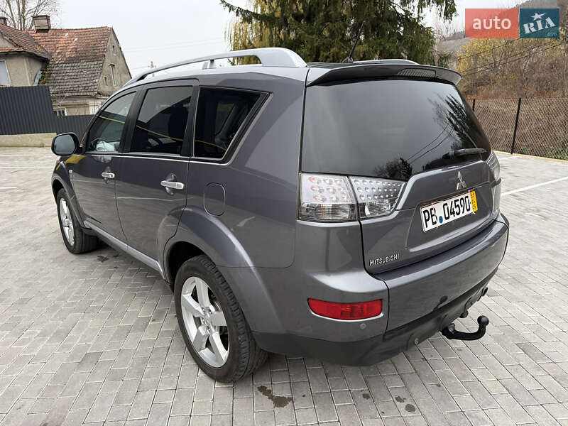 Внедорожник / Кроссовер Mitsubishi Outlander 2009 в Кременце