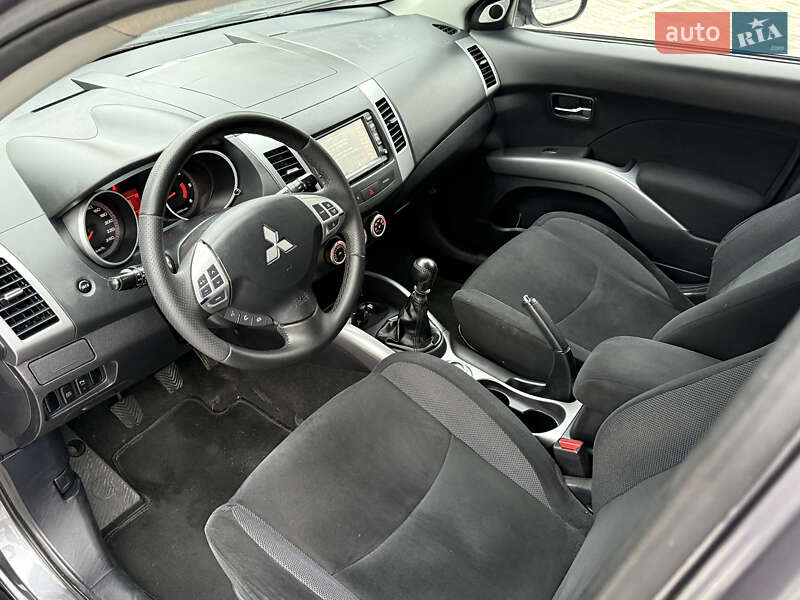 Внедорожник / Кроссовер Mitsubishi Outlander 2009 в Кременце