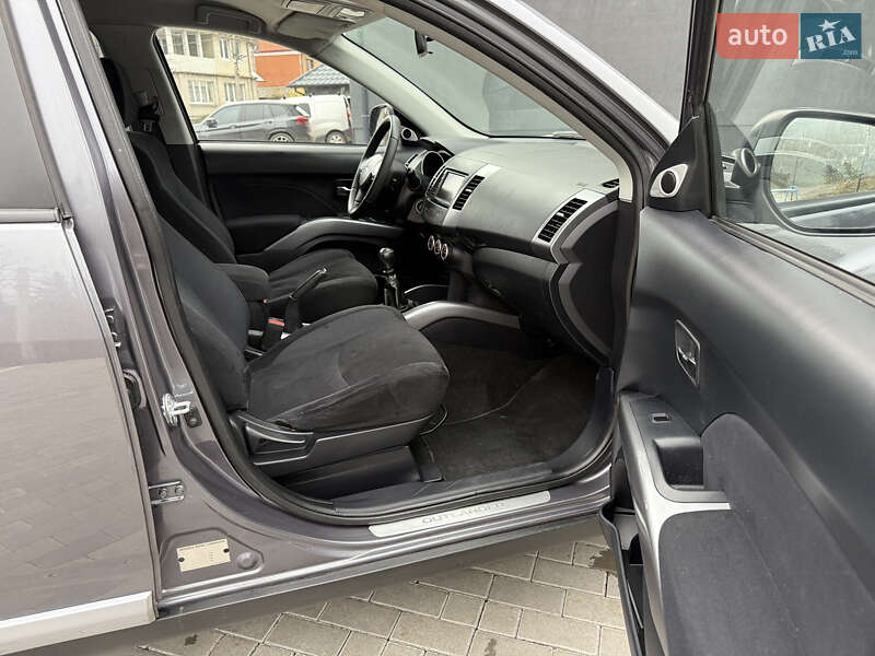 Внедорожник / Кроссовер Mitsubishi Outlander 2009 в Кременце