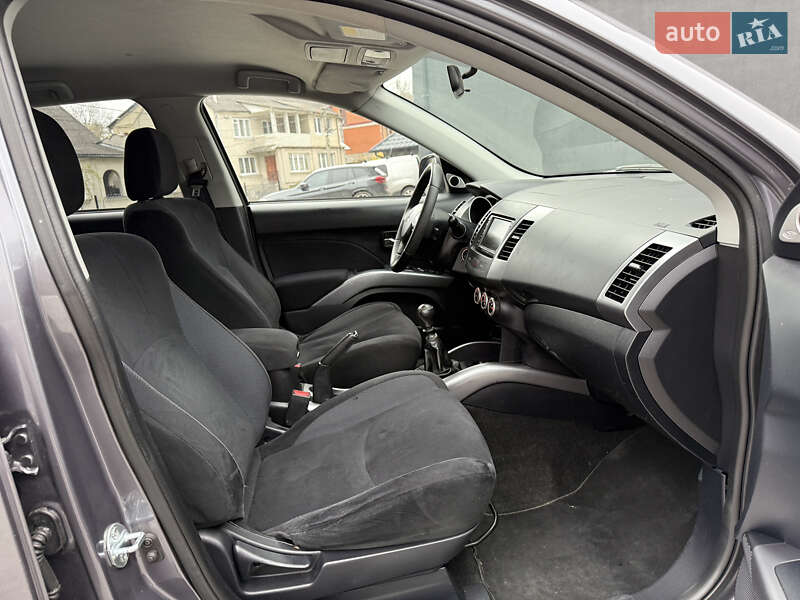 Внедорожник / Кроссовер Mitsubishi Outlander 2009 в Кременце