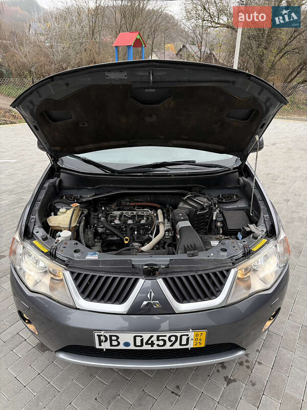 Внедорожник / Кроссовер Mitsubishi Outlander 2009 в Кременце