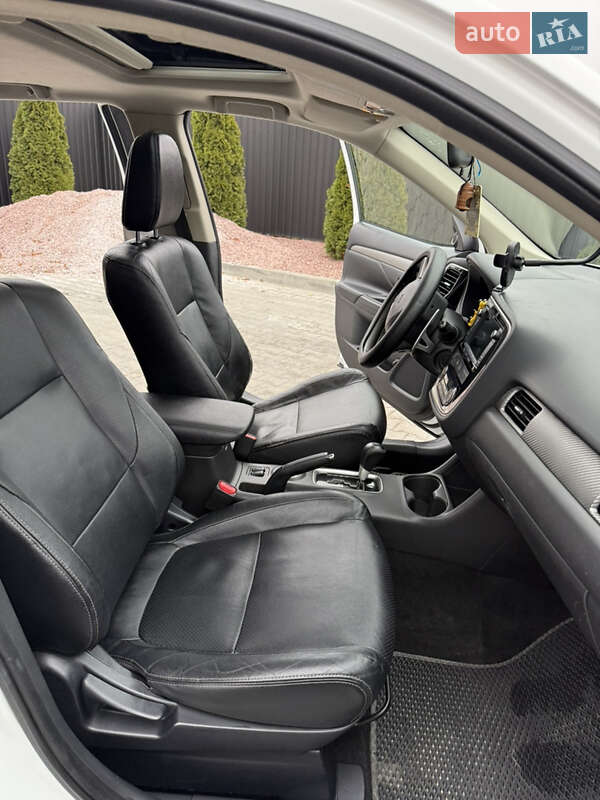 Внедорожник / Кроссовер Mitsubishi Outlander 2012 в Копычинце фото 6 Внедорожник / Кроссовер Mitsubishi Outlander 2012 в Копычинце