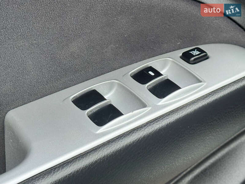 Позашляховик / Кросовер Mitsubishi Outlander 2006 в Охтирці