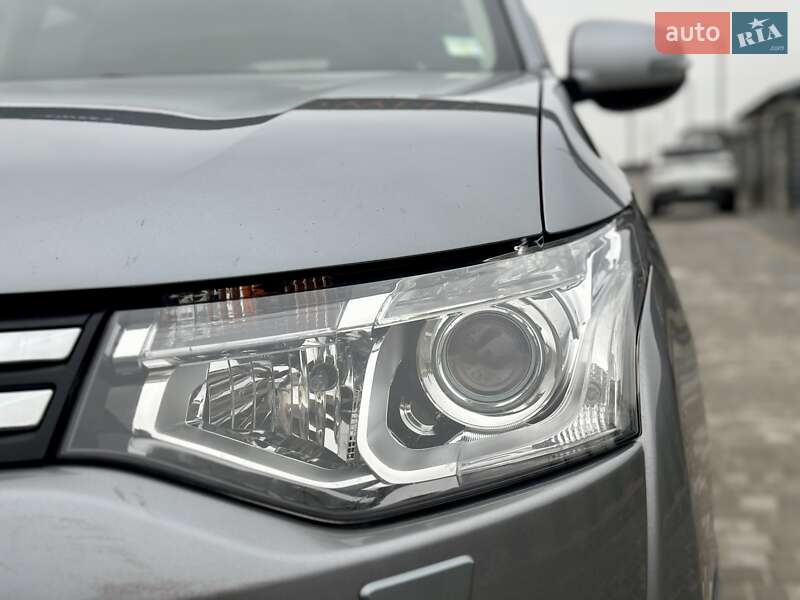 Внедорожник / Кроссовер Mitsubishi Outlander 2013 в Вараше фото 65 Внедорожник / Кроссовер Mitsubishi Outlander 2013 в Вараше