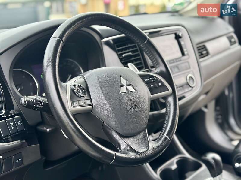 Внедорожник / Кроссовер Mitsubishi Outlander 2013 в Вараше фото 26 Внедорожник / Кроссовер Mitsubishi Outlander 2013 в Вараше