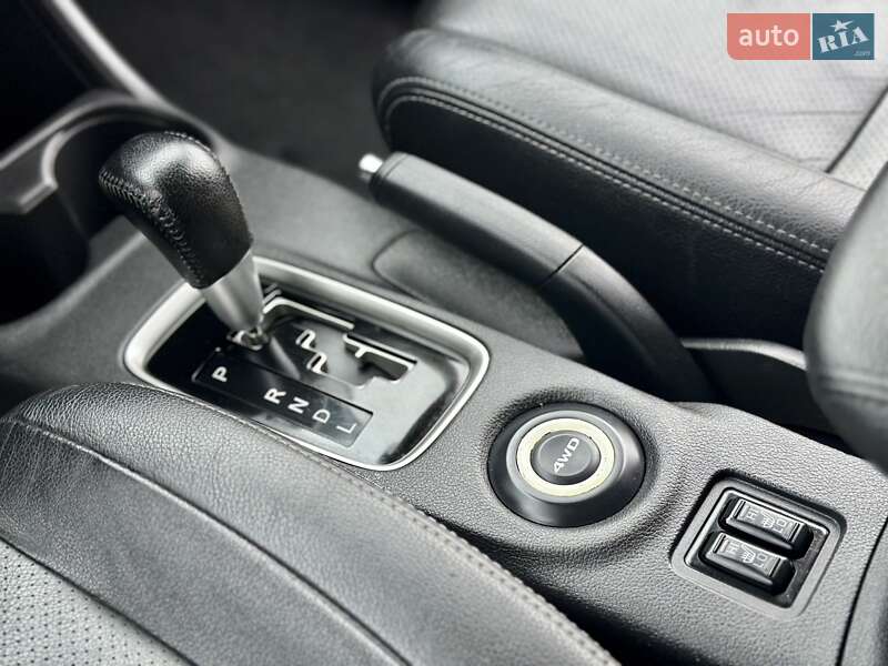 Внедорожник / Кроссовер Mitsubishi Outlander 2013 в Вараше фото 33 Внедорожник / Кроссовер Mitsubishi Outlander 2013 в Вараше