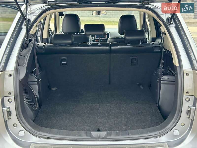Внедорожник / Кроссовер Mitsubishi Outlander 2013 в Вараше фото 51 Внедорожник / Кроссовер Mitsubishi Outlander 2013 в Вараше