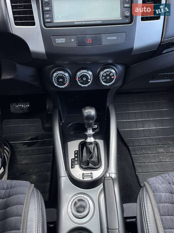 Позашляховик / Кросовер Mitsubishi Outlander 2010 в Рівному фото 27 Позашляховик / Кросовер Mitsubishi Outlander 2010 в Рівному