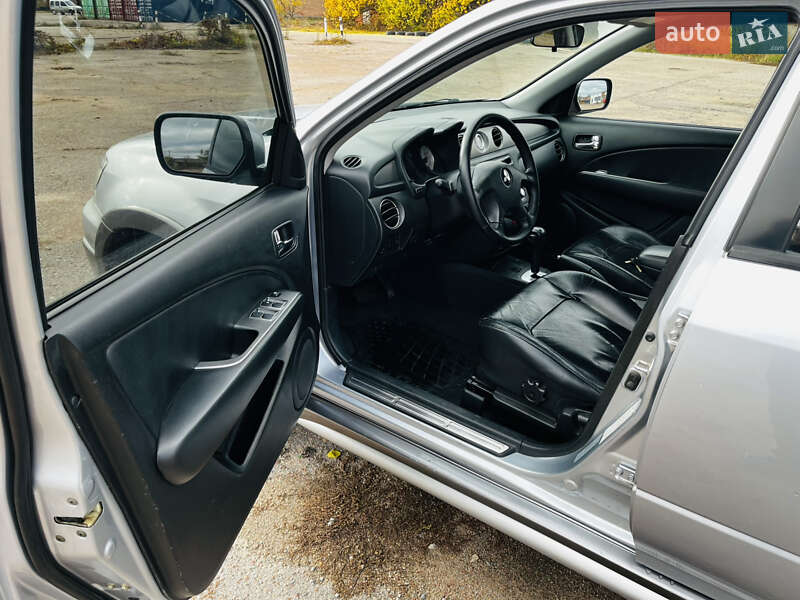 Внедорожник / Кроссовер Mitsubishi Outlander 2006 в Прилуках фото 11 Внедорожник / Кроссовер Mitsubishi Outlander 2006 в Прилуках