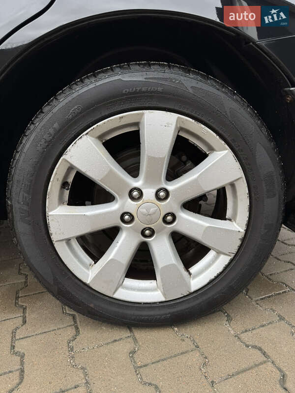 Позашляховик / Кросовер Mitsubishi Outlander 2012 в Києві