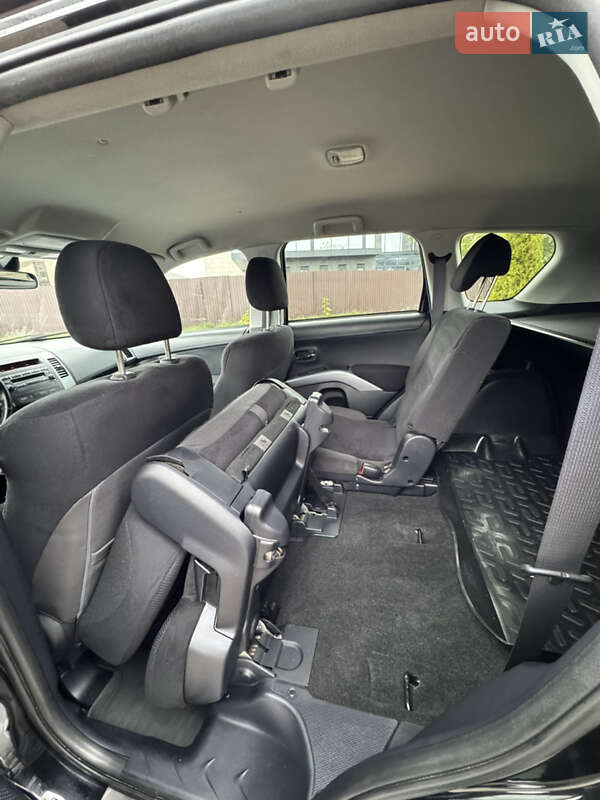Позашляховик / Кросовер Mitsubishi Outlander 2012 в Києві