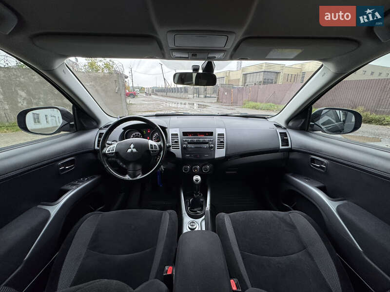 Позашляховик / Кросовер Mitsubishi Outlander 2012 в Києві