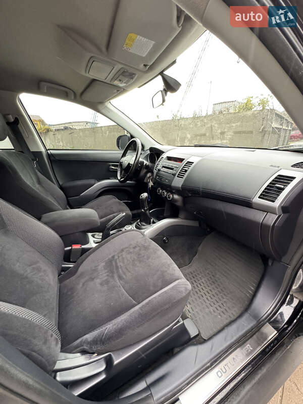 Позашляховик / Кросовер Mitsubishi Outlander 2012 в Києві