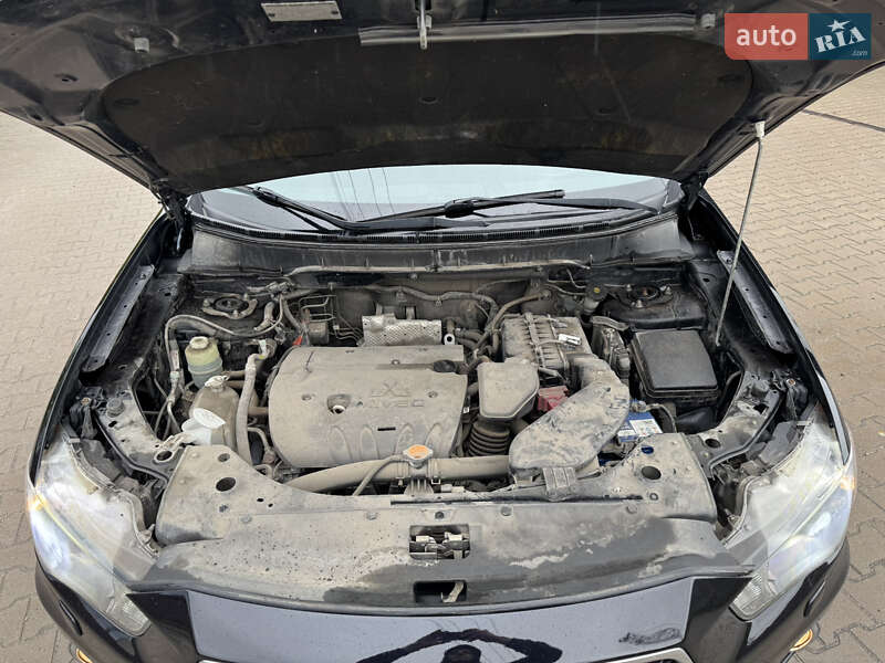 Позашляховик / Кросовер Mitsubishi Outlander 2012 в Києві