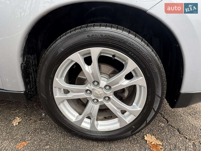 Позашляховик / Кросовер Mitsubishi Outlander 2013 в Києві