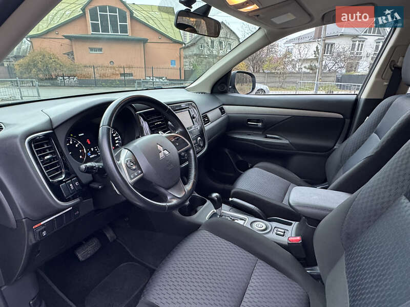 Позашляховик / Кросовер Mitsubishi Outlander 2013 в Києві