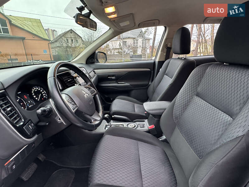 Позашляховик / Кросовер Mitsubishi Outlander 2013 в Києві