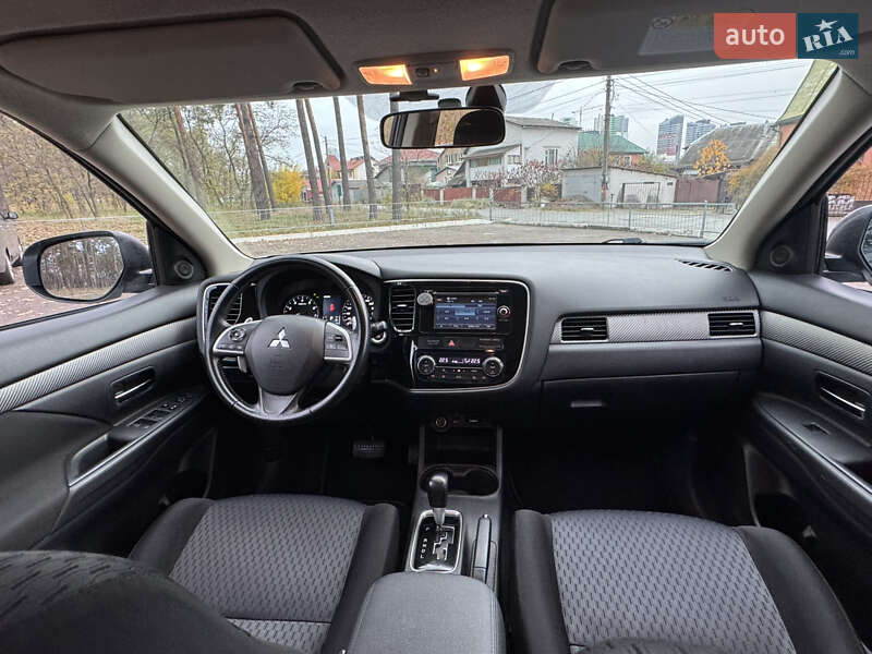 Позашляховик / Кросовер Mitsubishi Outlander 2013 в Києві