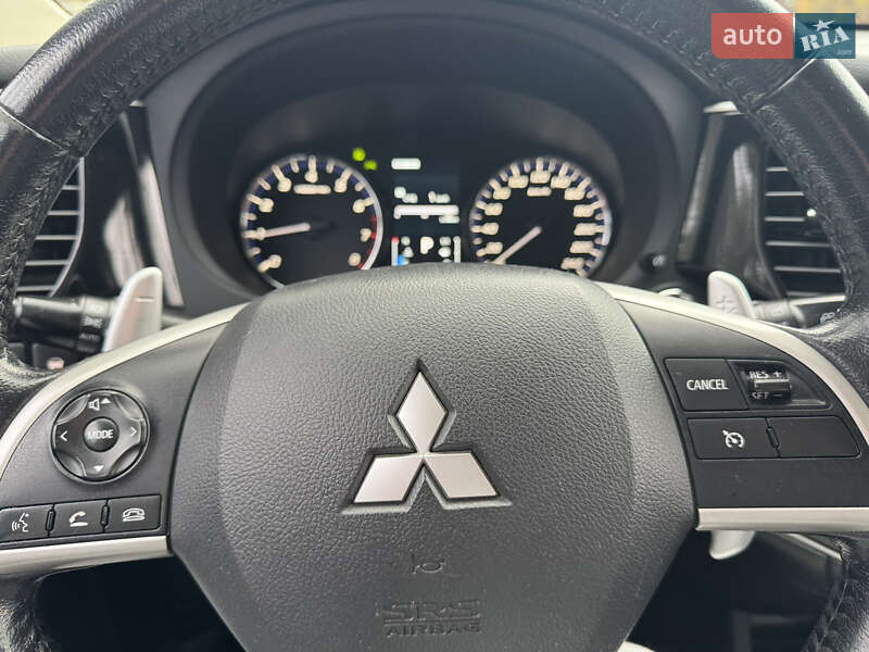 Позашляховик / Кросовер Mitsubishi Outlander 2013 в Києві